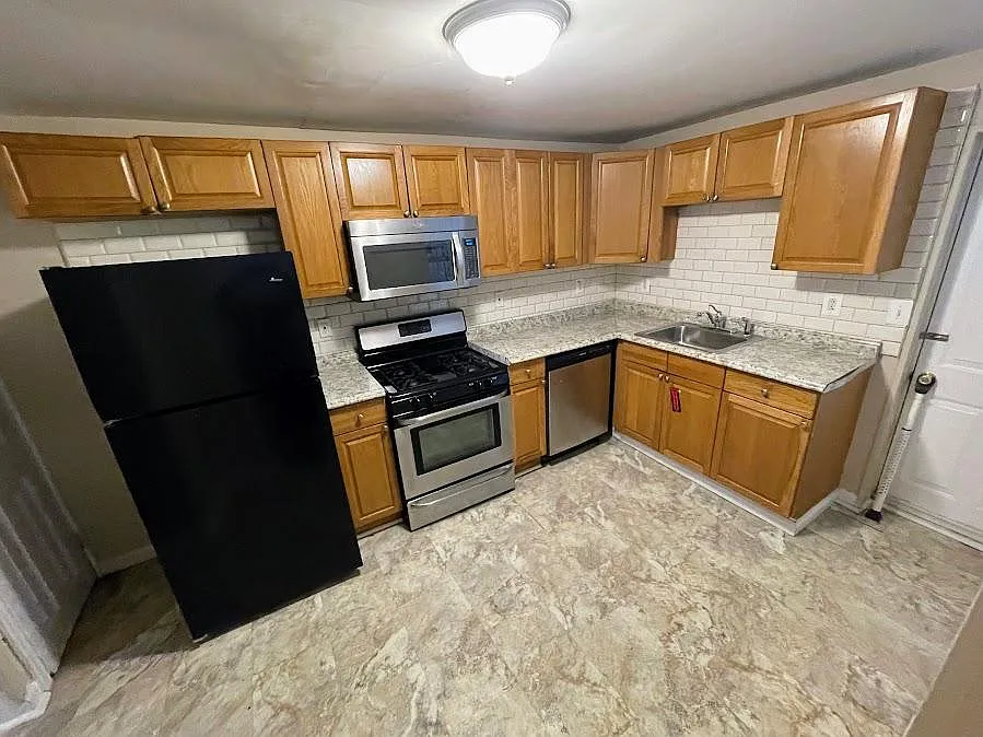 4 bed, 2.5 bath, 1500 sqft, $2,200 — Photo 4
