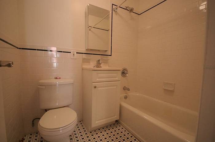 2nd image of 419 W 55th St APT 5A