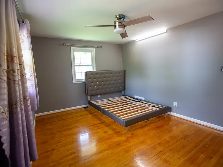 Master Bedroom -Room 1
