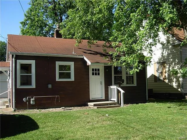 7 W Oak St