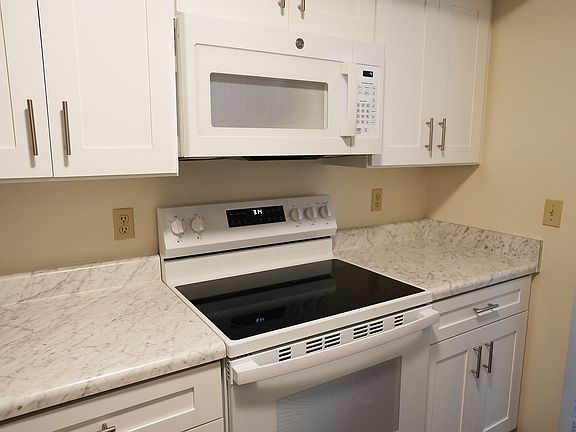 5th image of 8416 Lincoln Ave #B