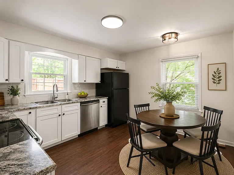132 Windsor Dr — Photo 5