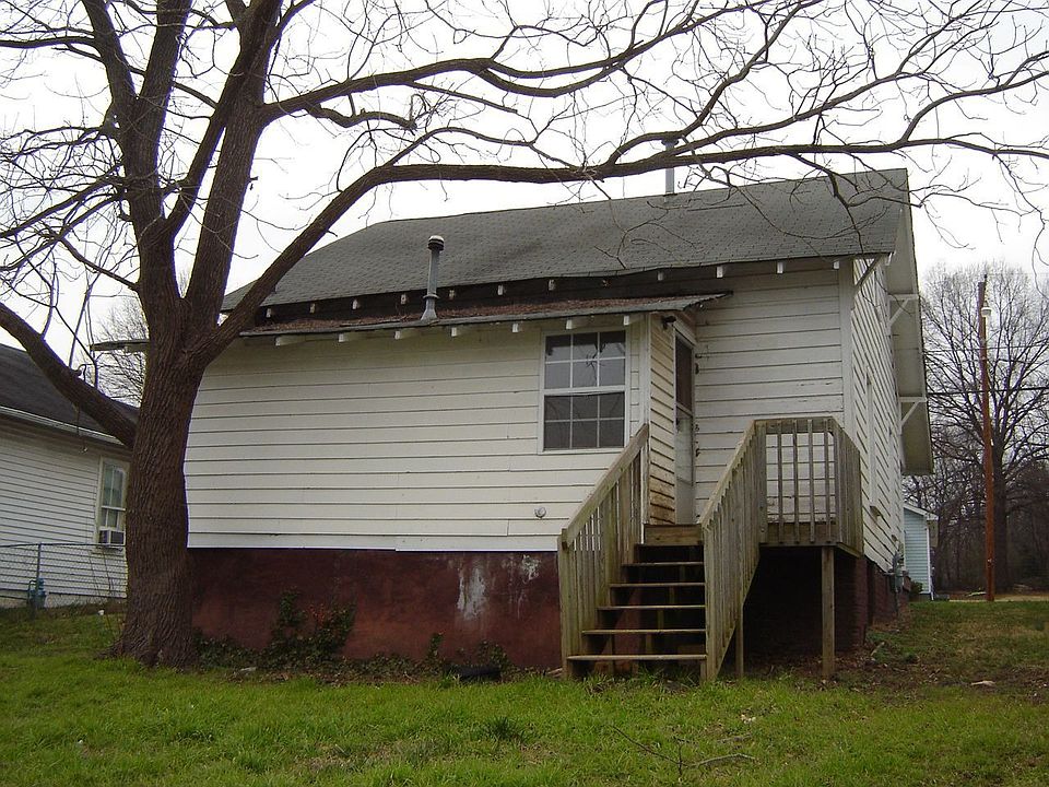 2nd image of 820 W Sprague St