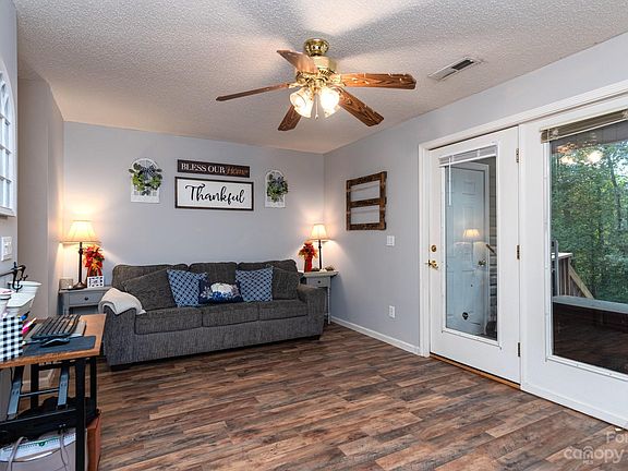 4th image of 3237 White Oak Ct