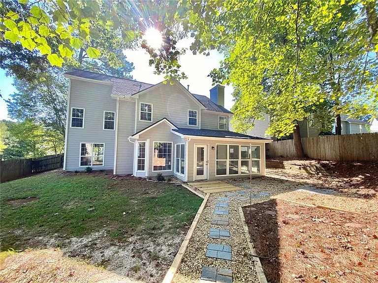 640 Suwanee Lakes Cir — Photo 30