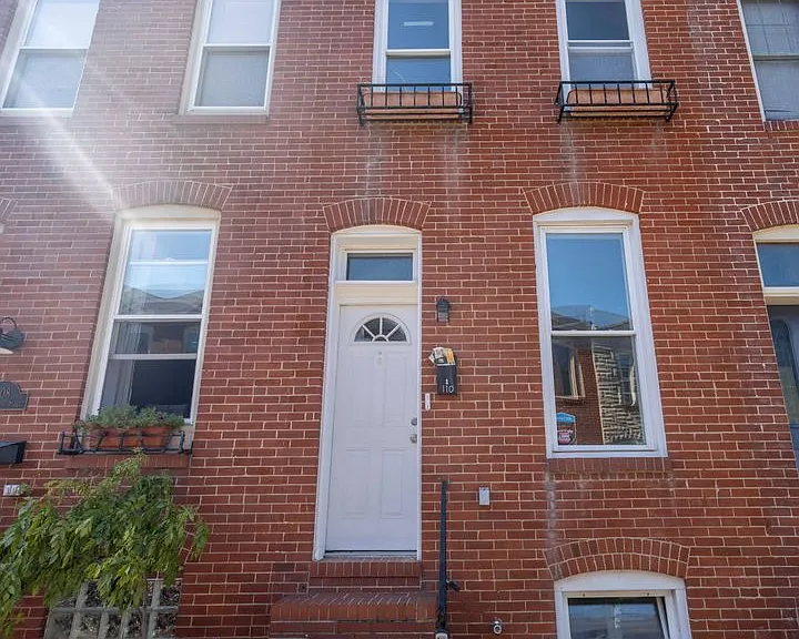 110 N Rose St — Photo 1