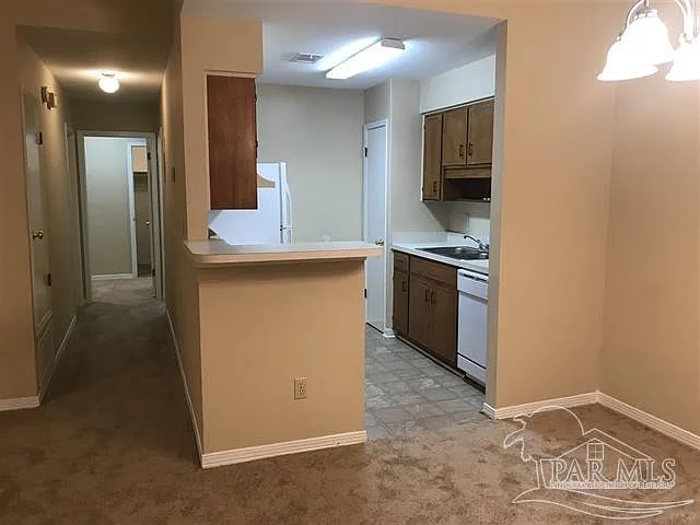 2 bed, 1000 sqft, $1,150 — Photo 2
