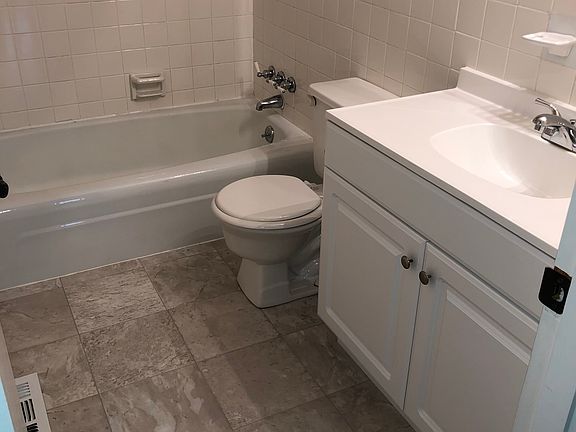 5th image of 389 Hermitage Dr
