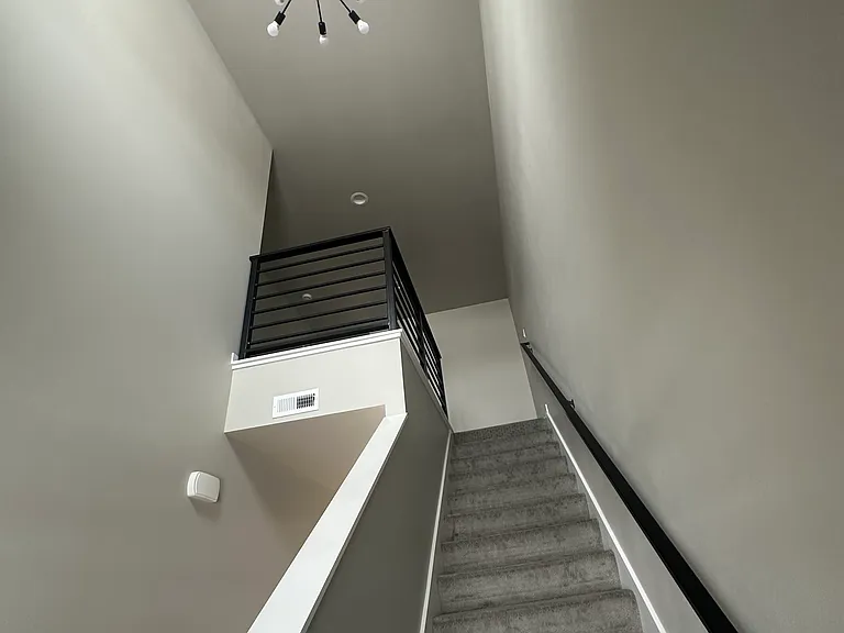 1409 Thatcher St — Photo 12