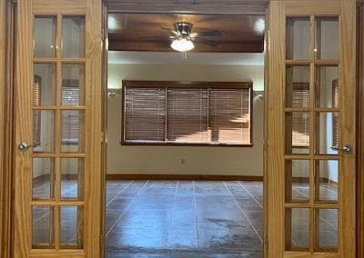 4th image of 2923 Fairfax Dr
