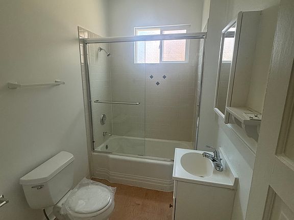 4th image of 523 Webster St APT 4