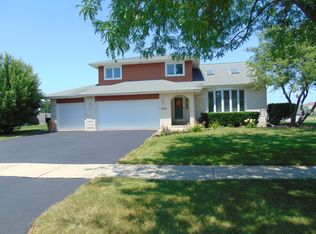 9960 Derby Ln, Mokena, IL 60448