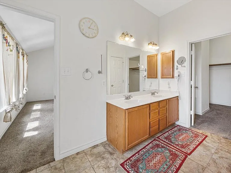 7704 Labrador Dr — Photo 16