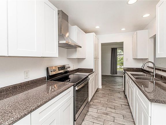 5th image of 3728 W Loyola Dr