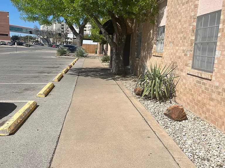 Harris Ave Apartments — Photo 1