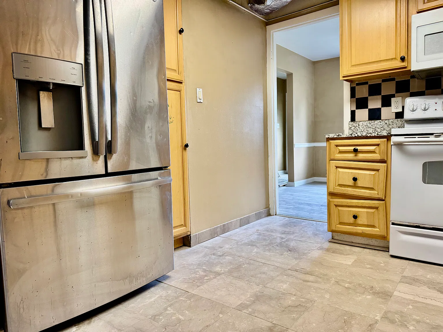 843 Devonshire Ct — Photo 4