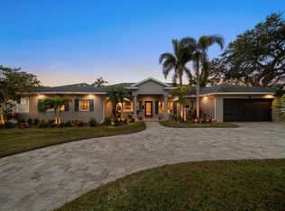 633 Poinsettia Rd, Belleair, FL 33756