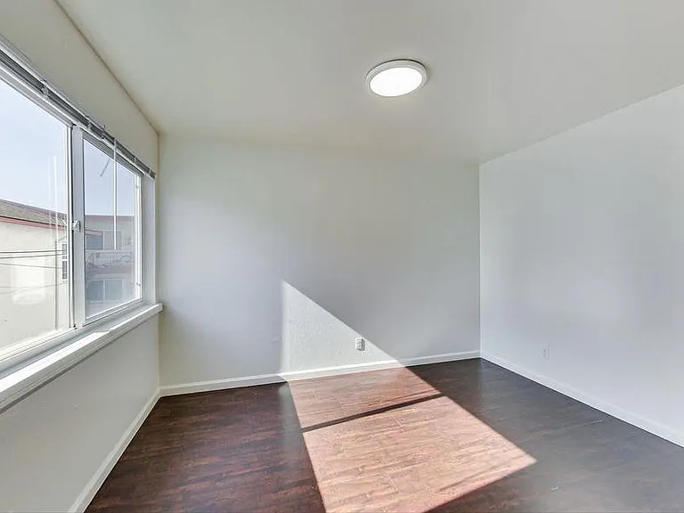 1844 7th Ave — Photo 16
