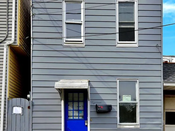 18 S Lehigh St, Shenandoah, PA 17976
