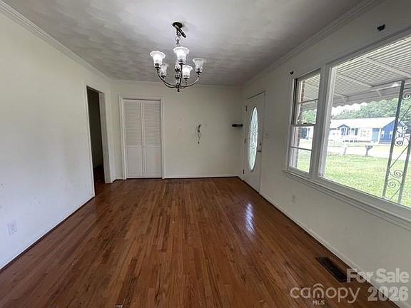 2nd image of 113 Lincoln Dr