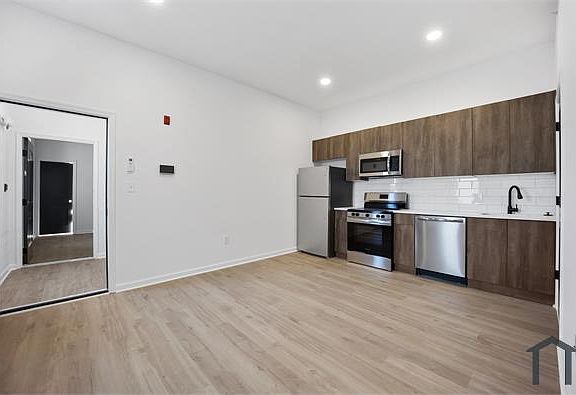 2nd image of 1500 W Tioga St #2-5