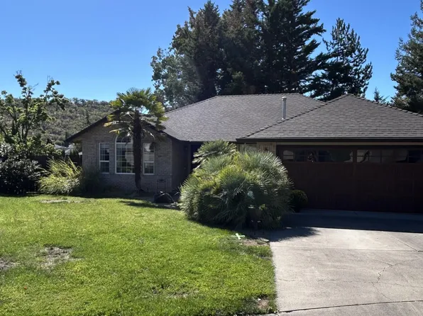1612 La Costa Cir, Medford, OR 97504