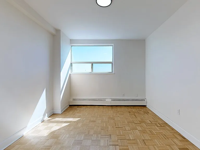 675 Martin Grove Rd — Photo 27