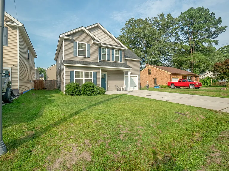 2104 Miller Ave — Photo 3