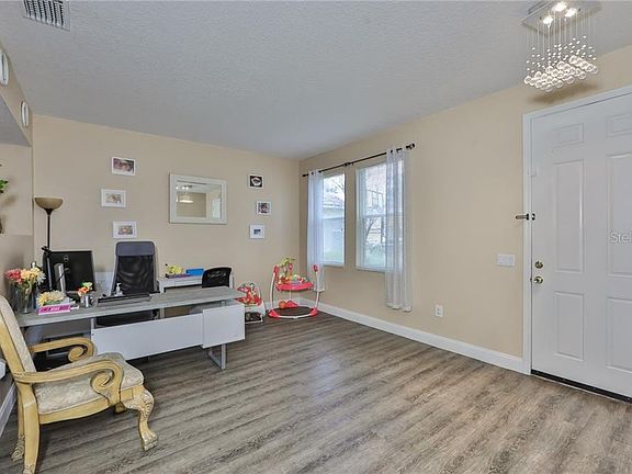 5th image of 2414 Brownwood Dr