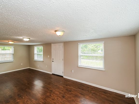 5th image of 2589 Kershaw Dr W