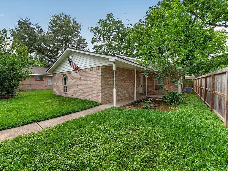 418 Texas St — Photo 1