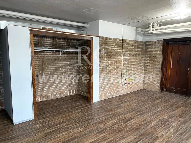 210-148 E Walnut St — Photo 10