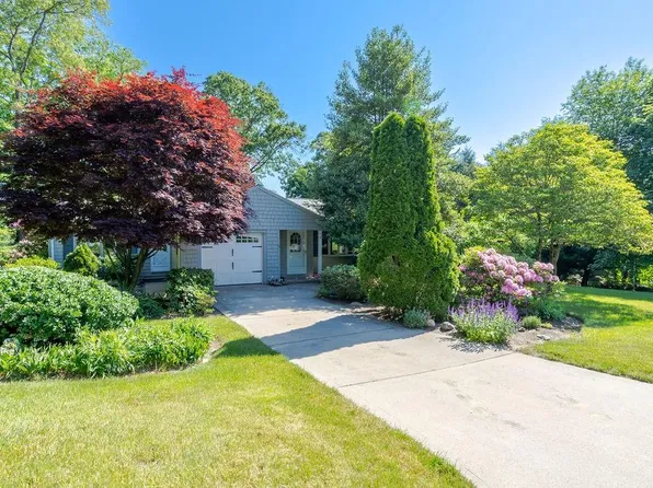 43 Verndale Dr, East Greenwich, RI 02818