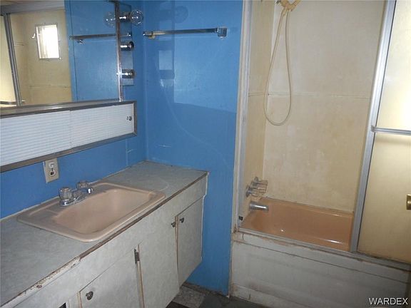 3rd image of 205 Riverwood Ln