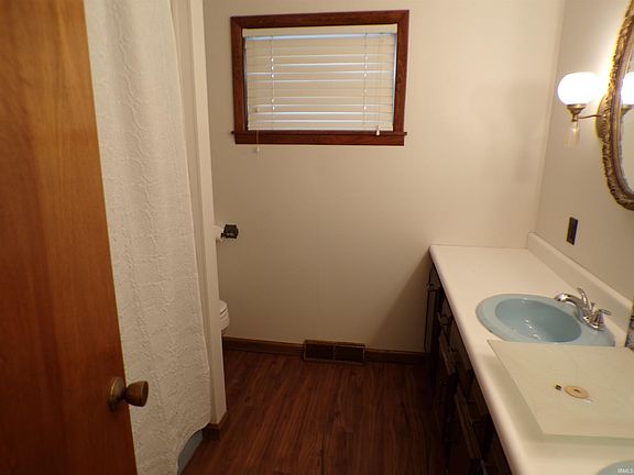 5th image of 207 Church St