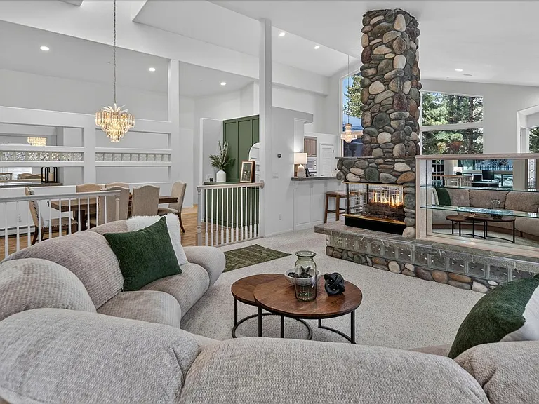 1264 Hidden Woods Dr — Photo 3