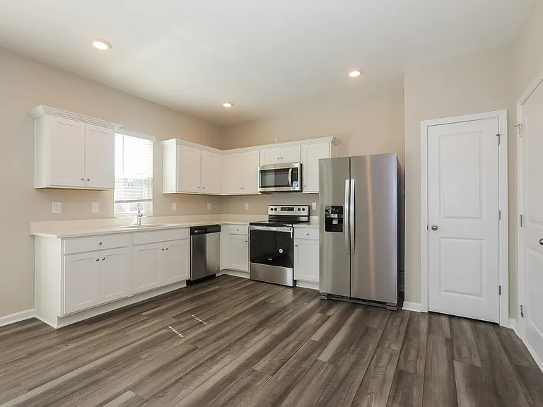 637 Knightsbridge Ln — Photo 8