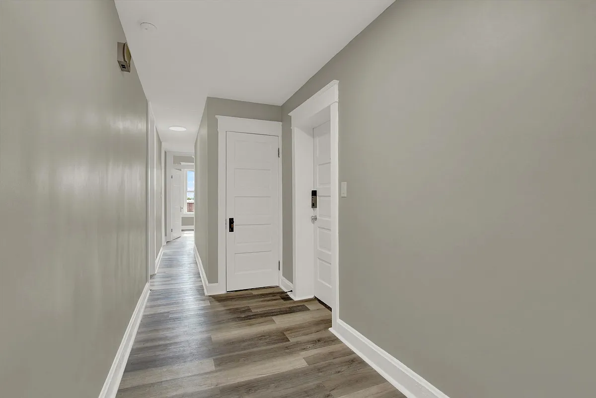 Building Photo - 715 Oak Hill Ave #2N