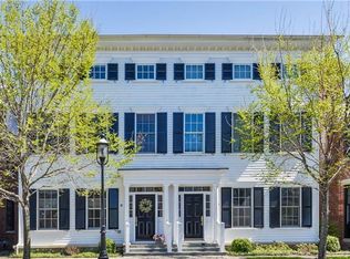 16 Elmwood Dr #16, Fairfield, CT 06890