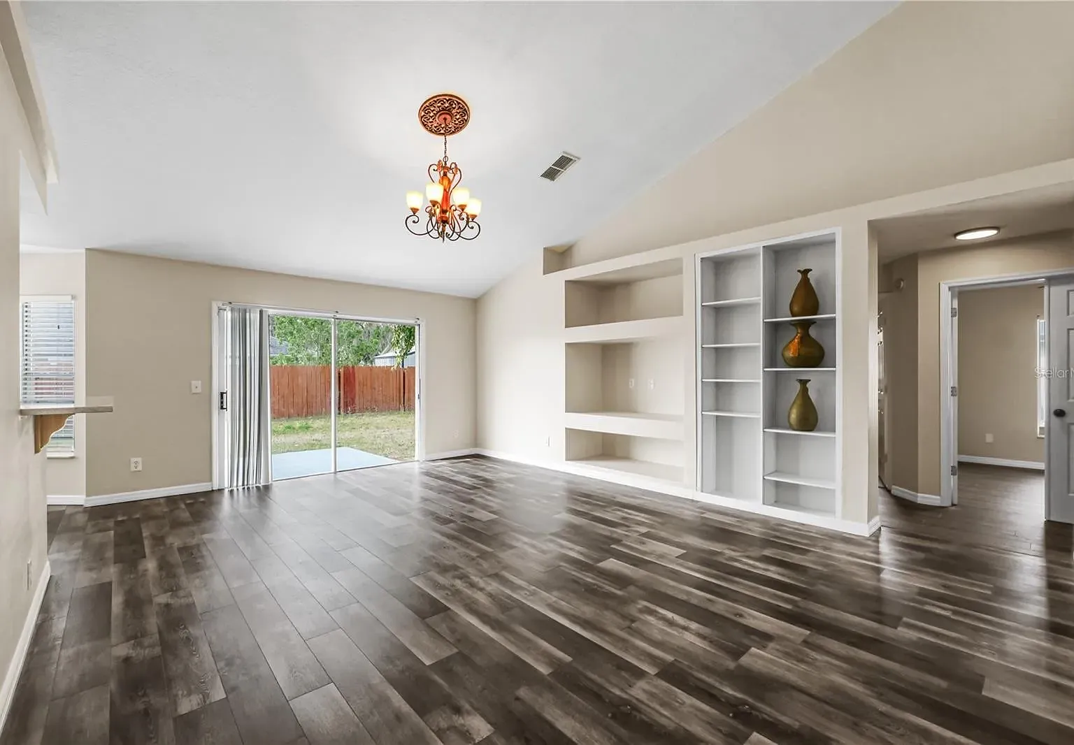 4 bed, 1824 sqft, $2,255 — Photo 3