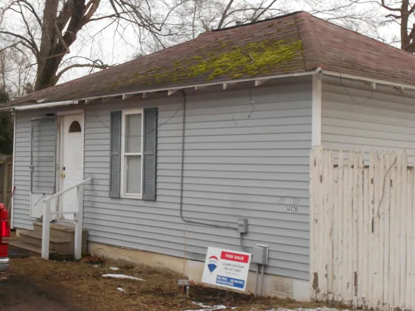 34420 Edgewater Dr, Paw Paw, MI 49079