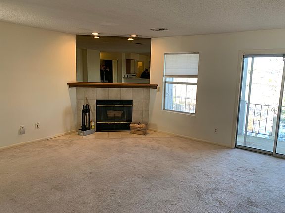 5th image of 319 Waters Edge Dr