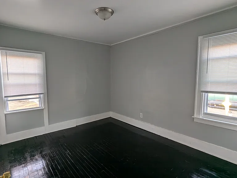 695 Algonquin St — Photo 4