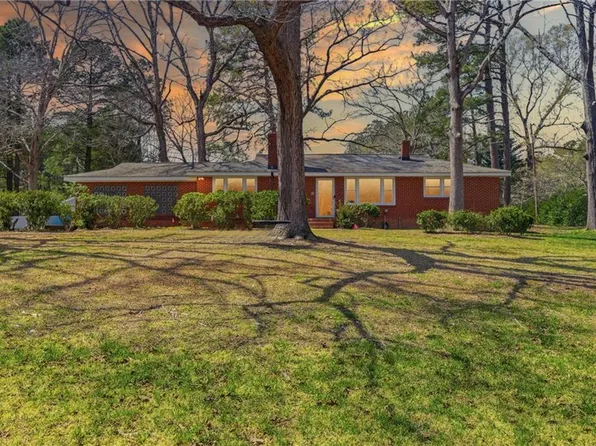 3027 Old Memorial Dr, Sandston, VA 23150