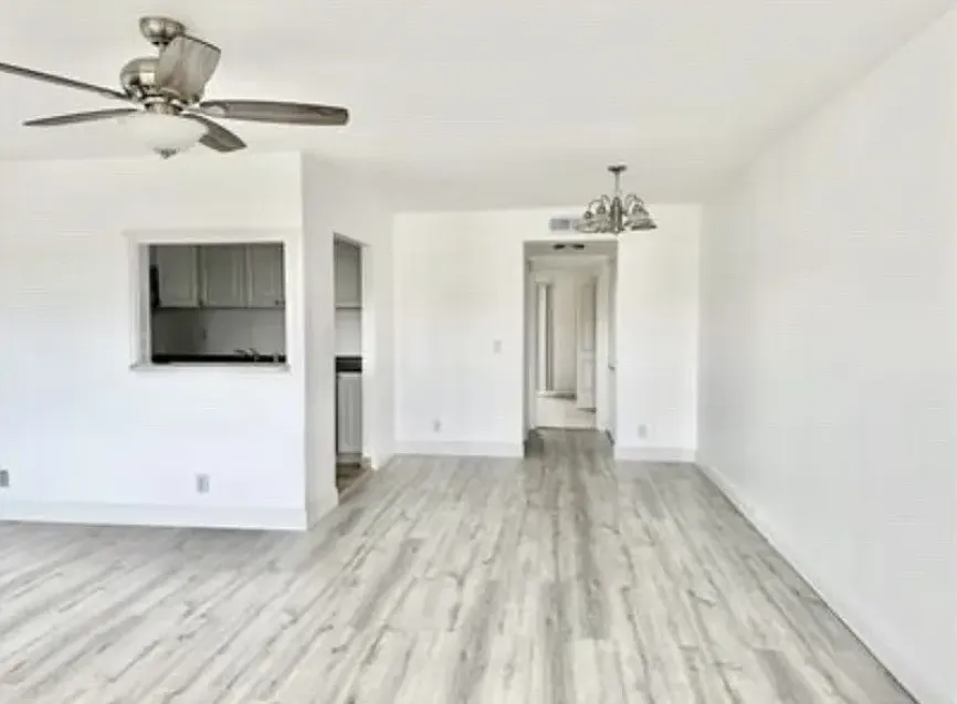 1 bed, 1.5 bath, 702 sqft, $1,500 — Photo 2