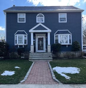 24 Ruxton St, New Hyde Park, NY, 11040