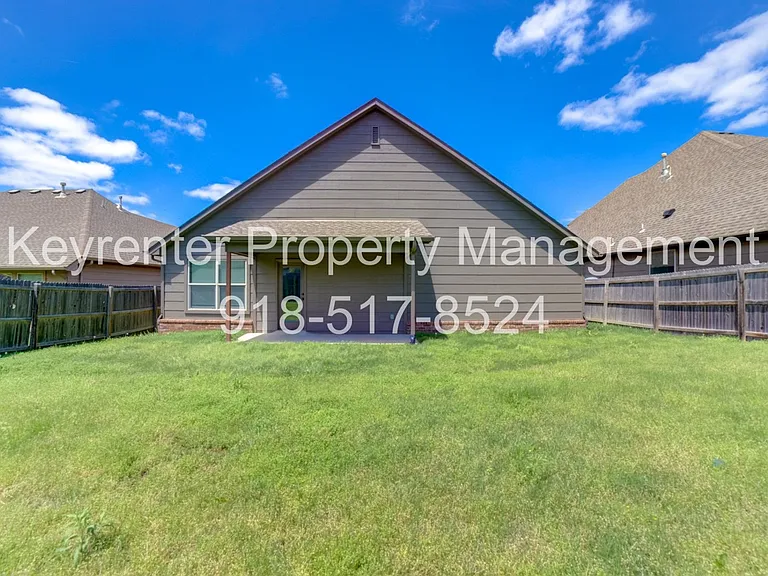 1911 W Canton Pl — Photo 31
