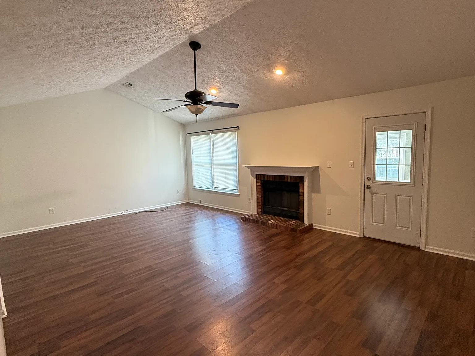 3 bed, 1700 sqft, $2,500 — Photo 2