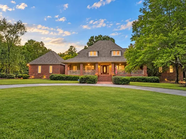 212 Lodge Dr, Greenwood, SC 29646