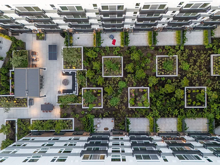 Eastline Central — Photo 57